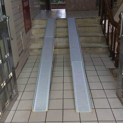 軌道可伸縮式斜坡板TT2-18-300讓進出電梯華廈沒煩惱