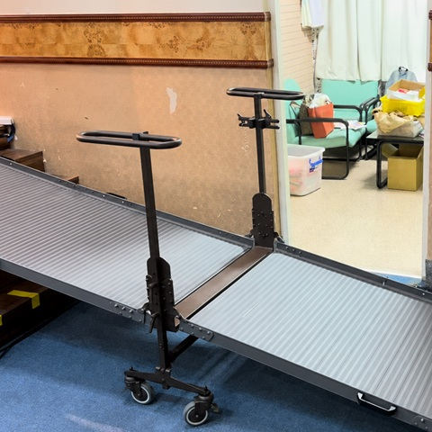 讓每個人都能站上屬於自己的舞台｜添大活動型推車式斜坡板無障礙案例