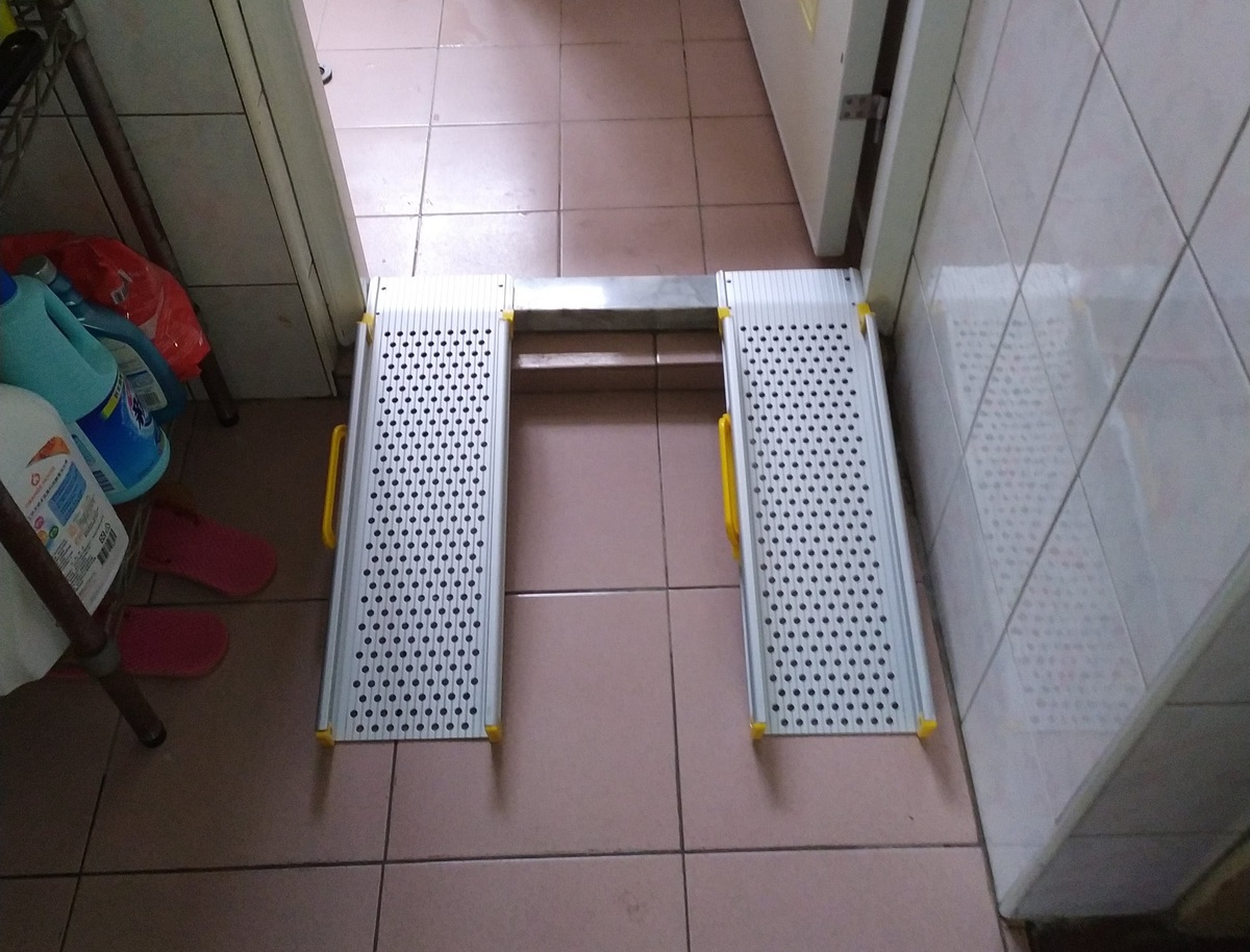 軌道式斜坡板可以適用各種浴室門檻類型