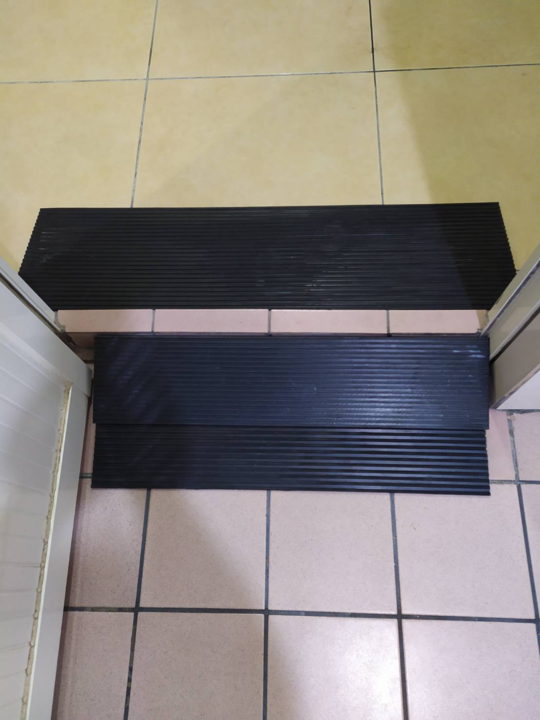輪椅斜坡板 使用添大橡膠斜坡板 TTR-90-2.5一片+TTR-90-4.5一片