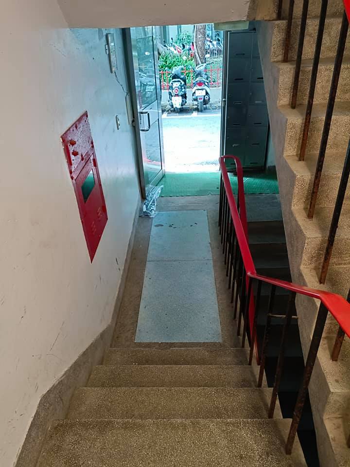 四階階梯+門口兩階台階